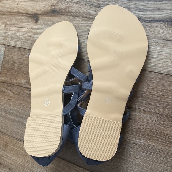 Sandals - Picture 4 of 5